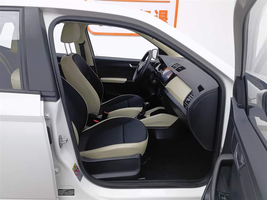 Skoda Fabia 2016 immagine di auto #24