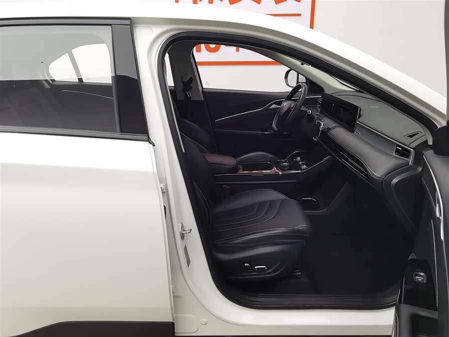 哪吒汽车 哪吒U 2021 汽车图片 #24