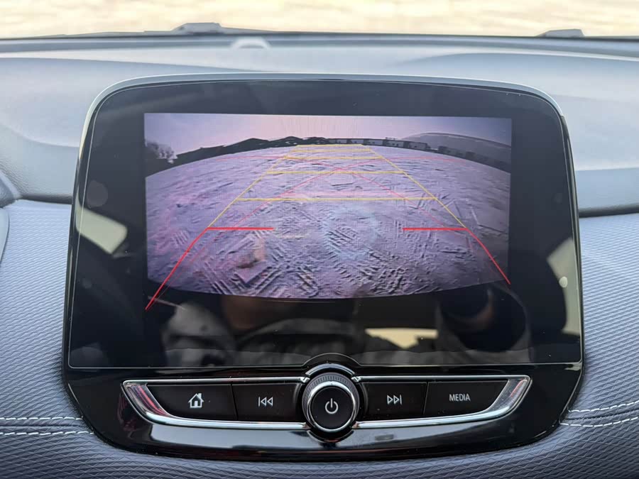 Chevrolet Tracker 2022 imagen de coche #24