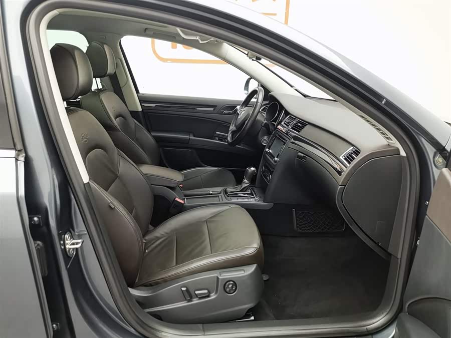 Skoda Superb Combi 2014 immagine di auto #24