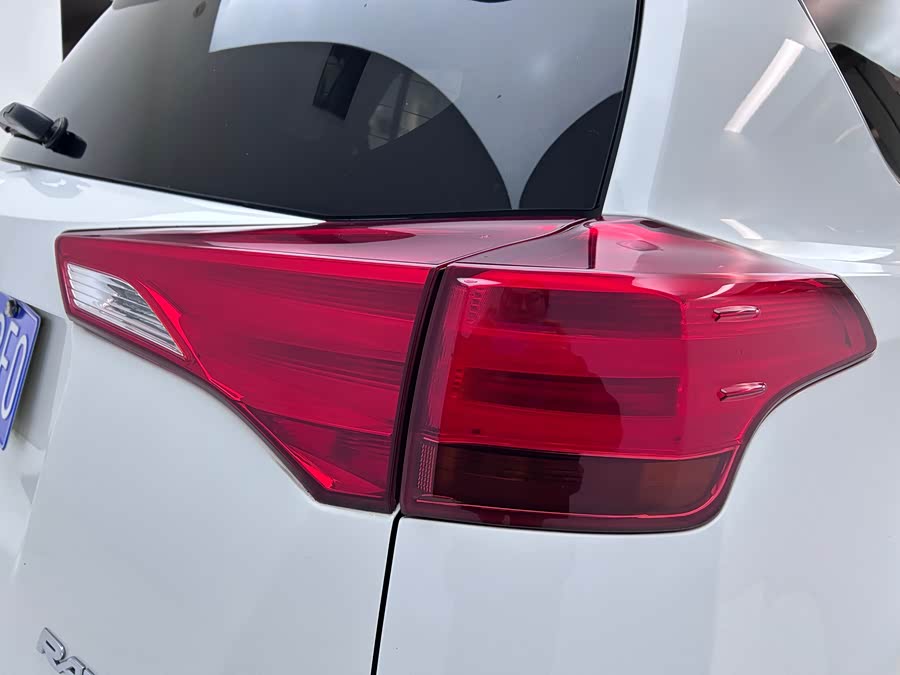 Toyota RAV4 2014 #24 Toyota RAV4 2014 car image #24