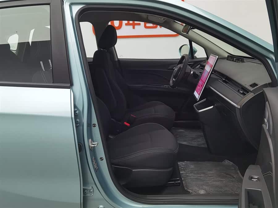 哪吒汽车 哪吒V 2021 汽车图片 #24