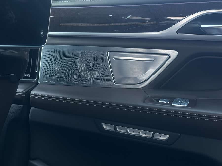 BMW 7 Series 2016 car image #24