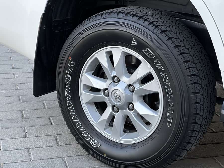 Toyota Land Cruiser 2011 immagine di auto #24