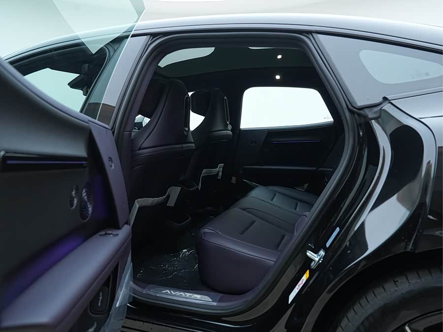 Avatr 06 2025 car image #24