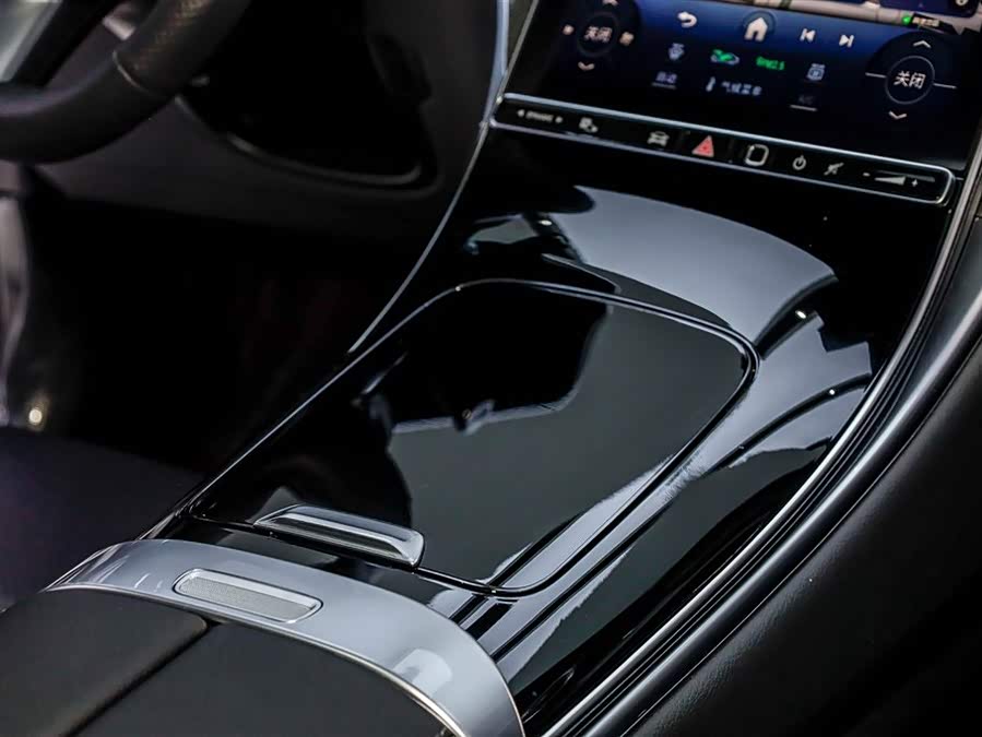 Mercedes-Benz GLC Coupe 2025 car image #24