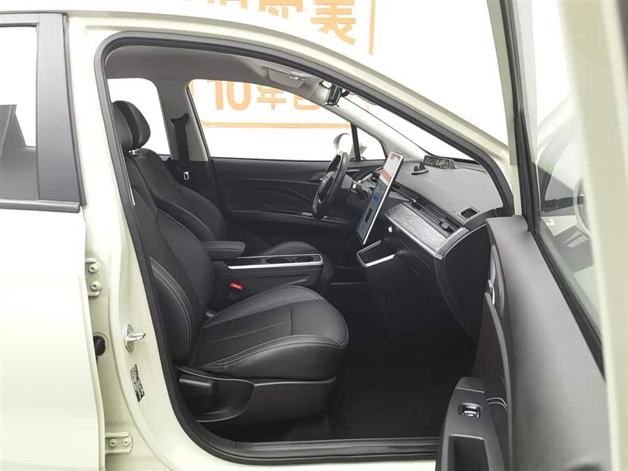 哪吒汽车 哪吒V 2022 汽车图片 #24