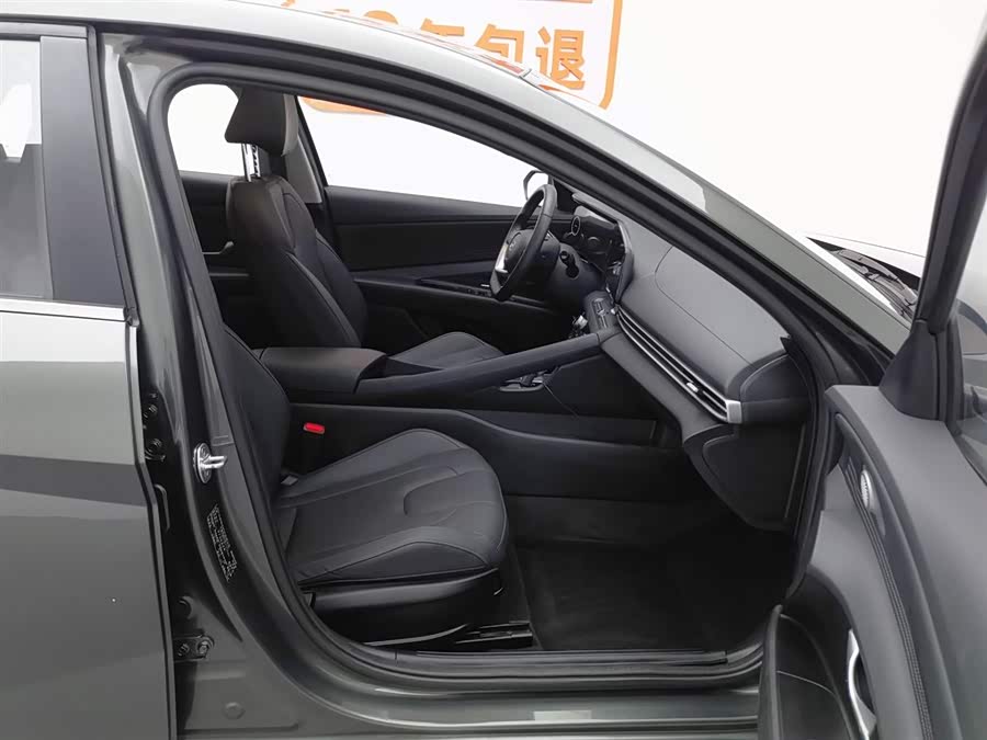 Hyundai Elantra 2023 immagine di auto #24