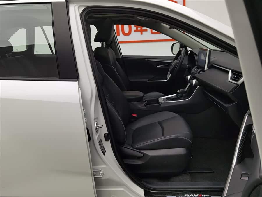 Toyota RAV4 2022 car image #24