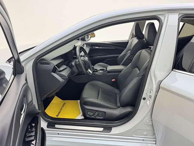 Toyota Camry 2024 immagine di auto #24