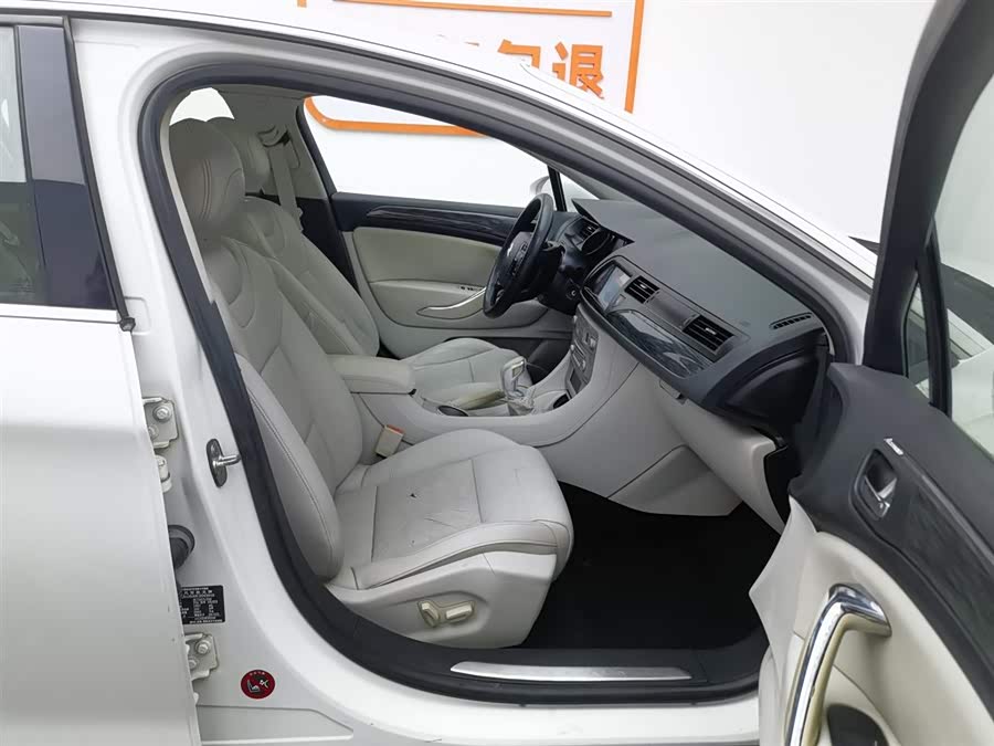 Citroen C5 2012 car image #24