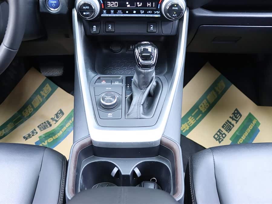 Toyota RAV4 2020 car image #24
