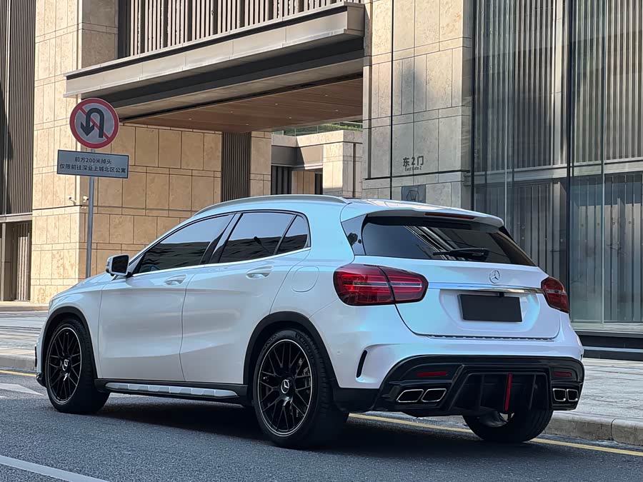 Mercedes-Benz GLA AMG 2016 صورة سيارة #24