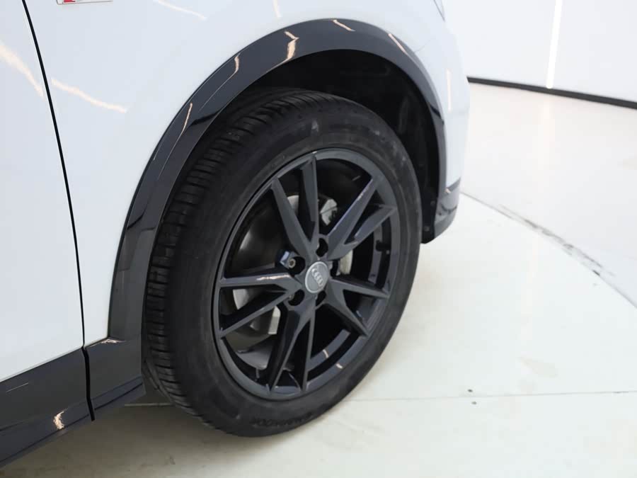 Audi Q2L 2021 car image #24