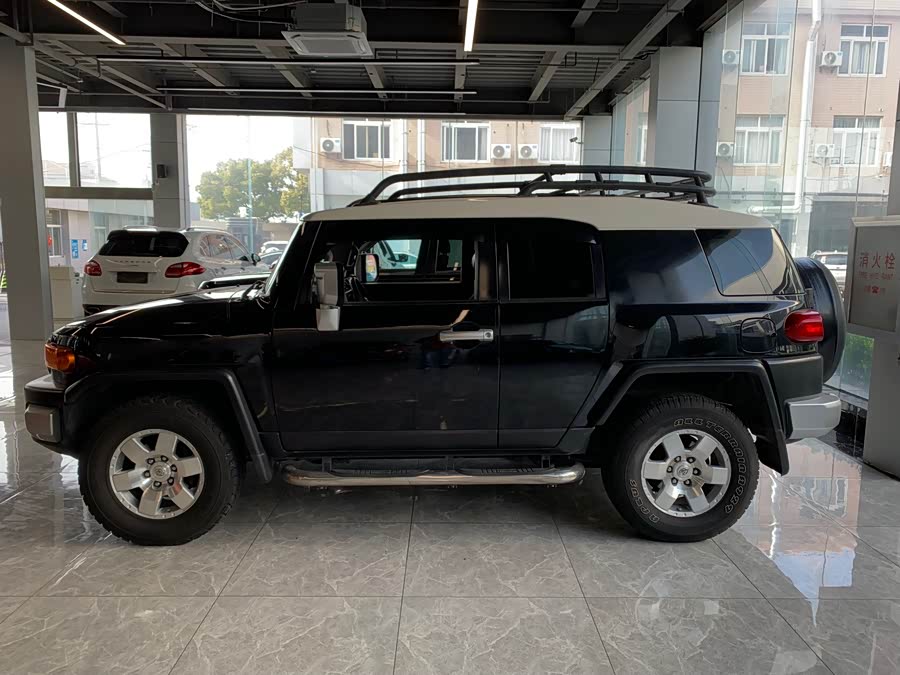 Toyota FJ Cruiser 2009 immagine di auto #24