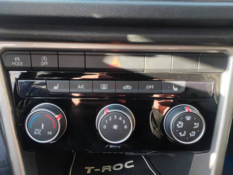 Volkswagen T-Roc 2021 car image #24