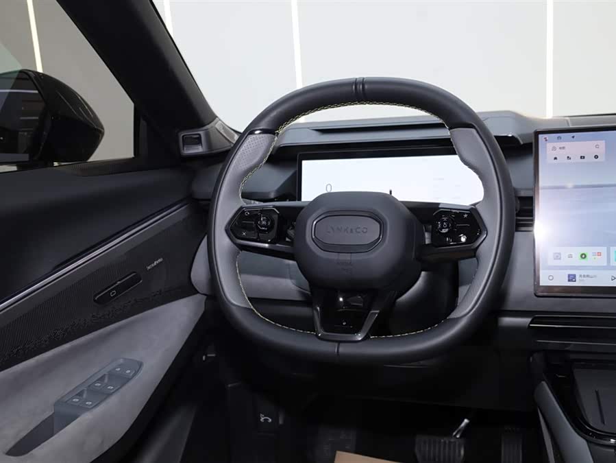 Lynk & Co 08 EM-P 2025 car image #24