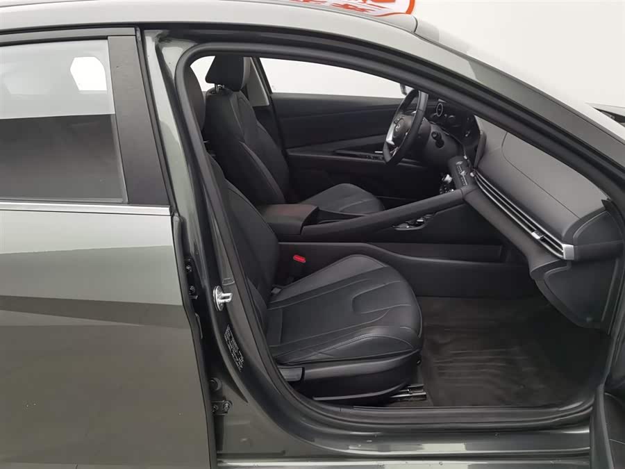 Hyundai Elantra 2023 immagine di auto #24