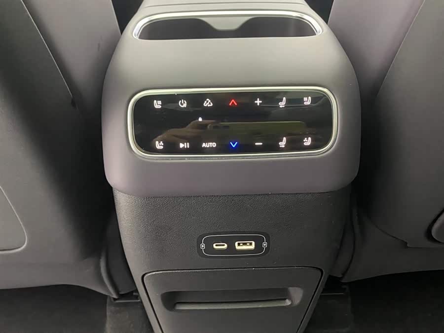 Leapmotor C16 2025 immagine di auto #24