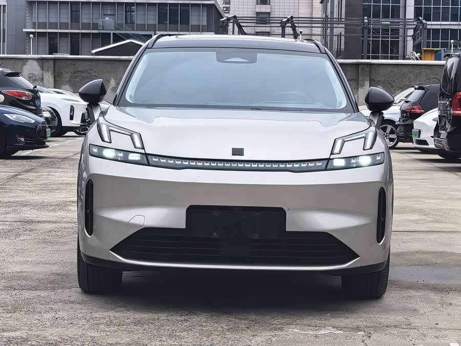 Lynk & Co 08 EM-P 2023 car image #24