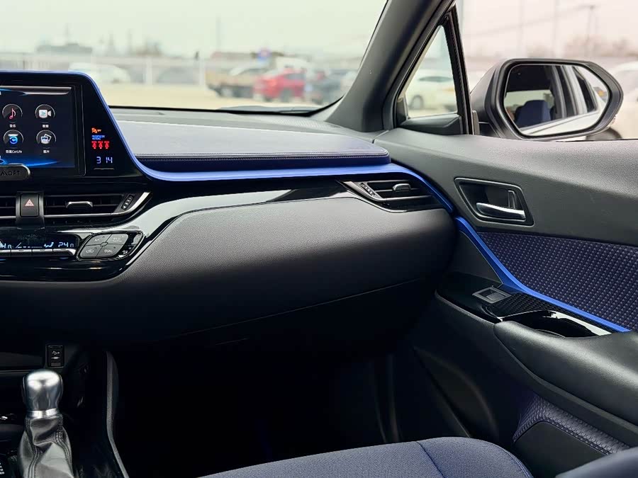 Toyota C-HR 2018 #24 Toyota C-HR 2018 car image #24