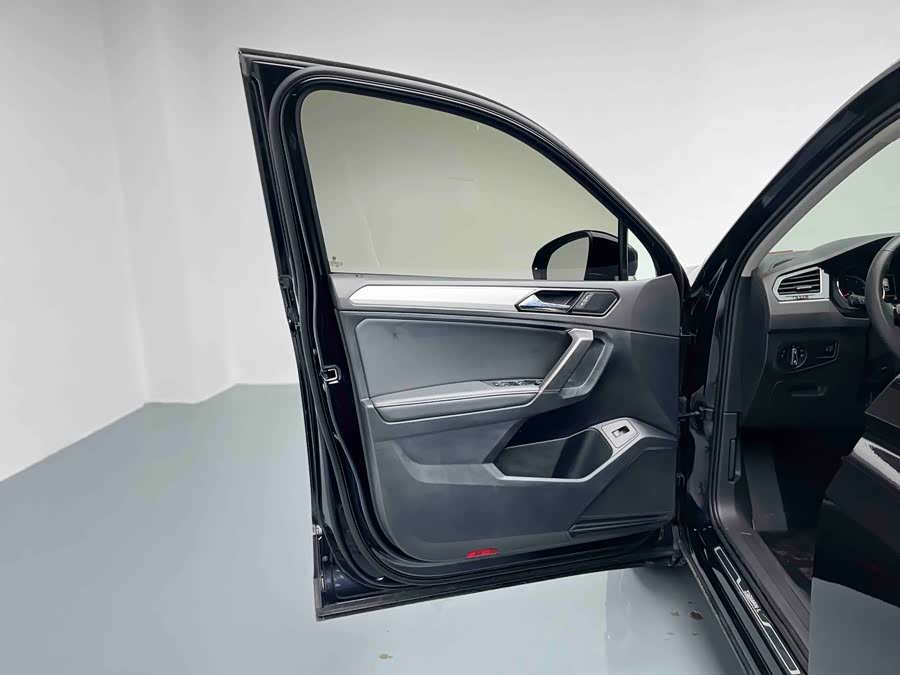 Volkswagen Tiguan L 2019 #24 Volkswagen Tiguan L 2019 car image #24