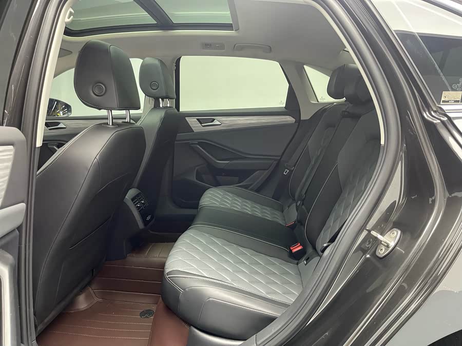 Volkswagen Sagitar 2023 car image #24