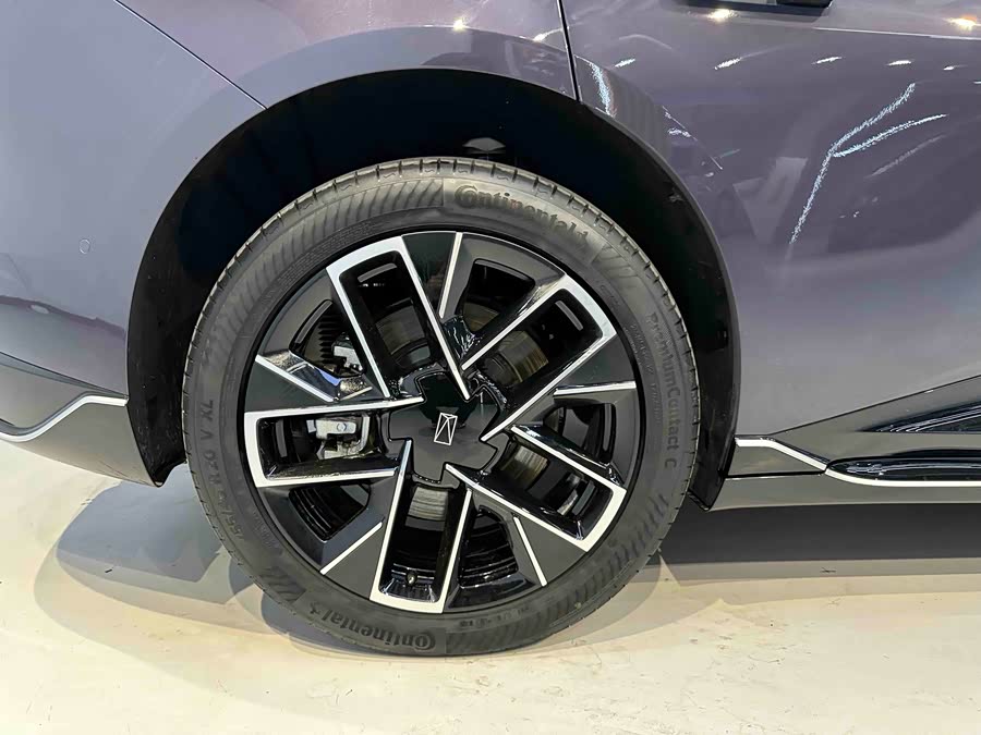 Avatr 06 2025 car image #24