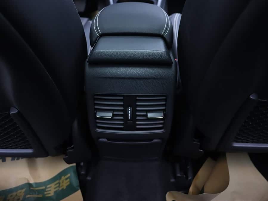 Mercedes-Benz GLA Class 2016 car image #24