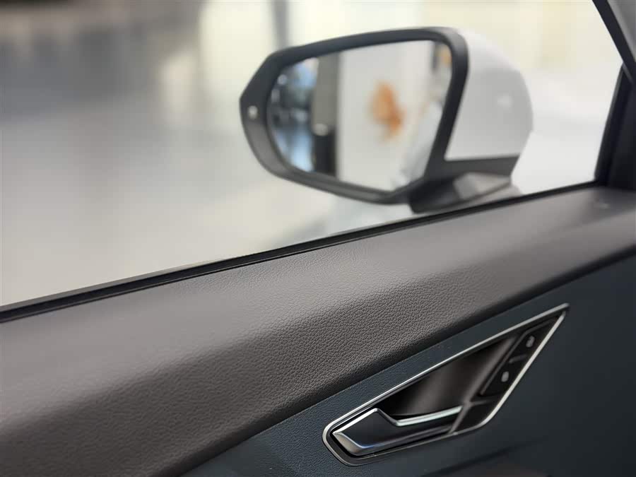 Audi Q2L 2020 car image #24