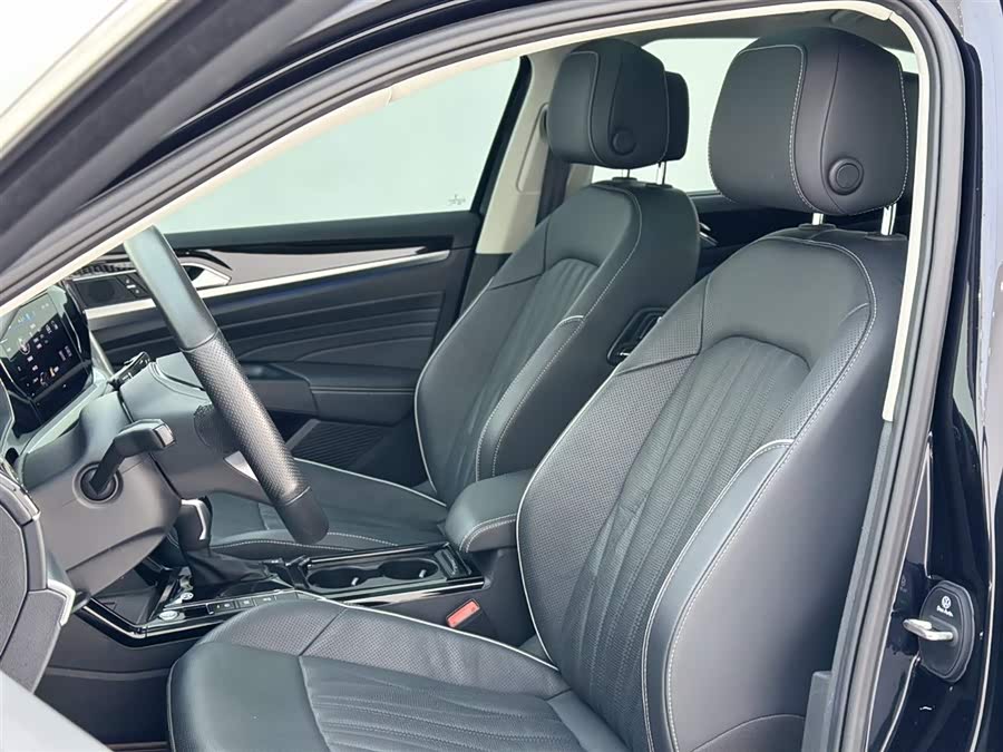 Volkswagen Passat 2023 صورة سيارة #24