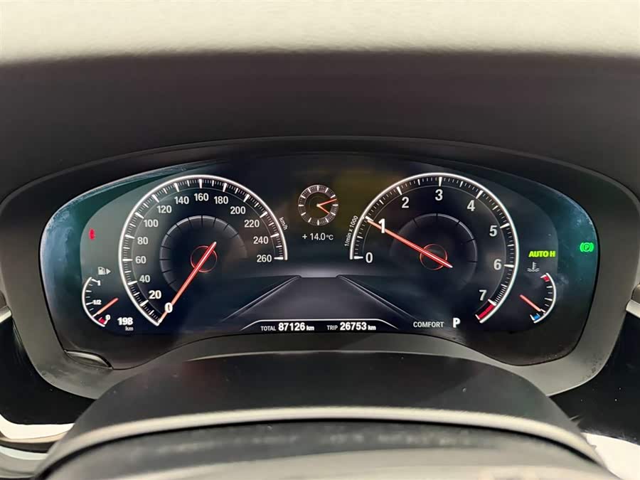 BMW 5 Series 2019 immagine di auto #24