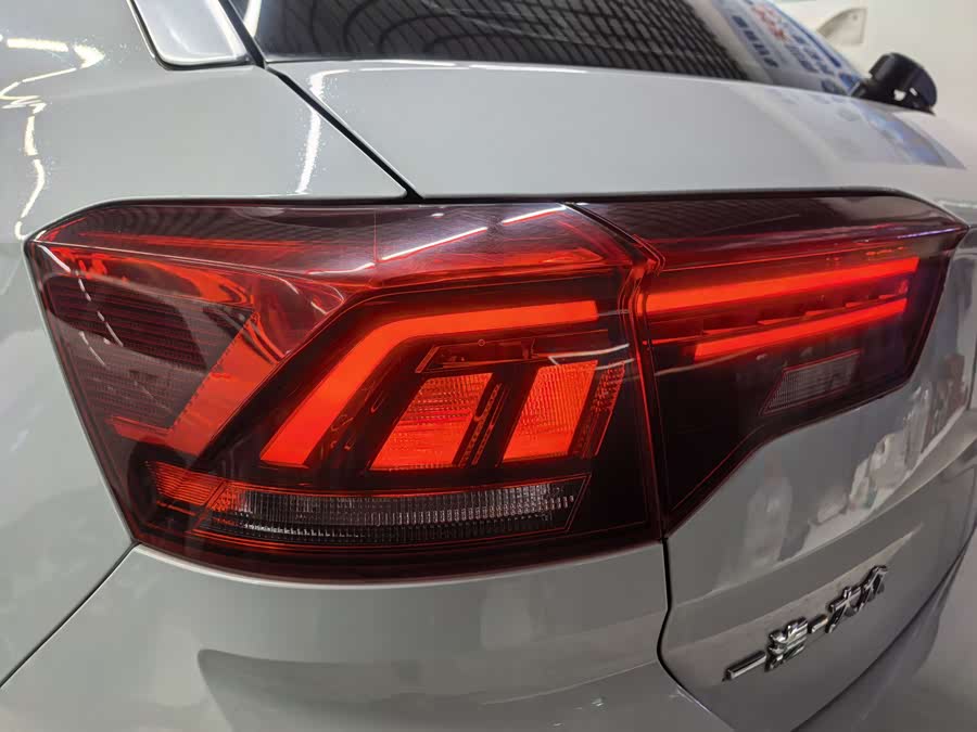 Volkswagen T-Roc 2022 car image #24