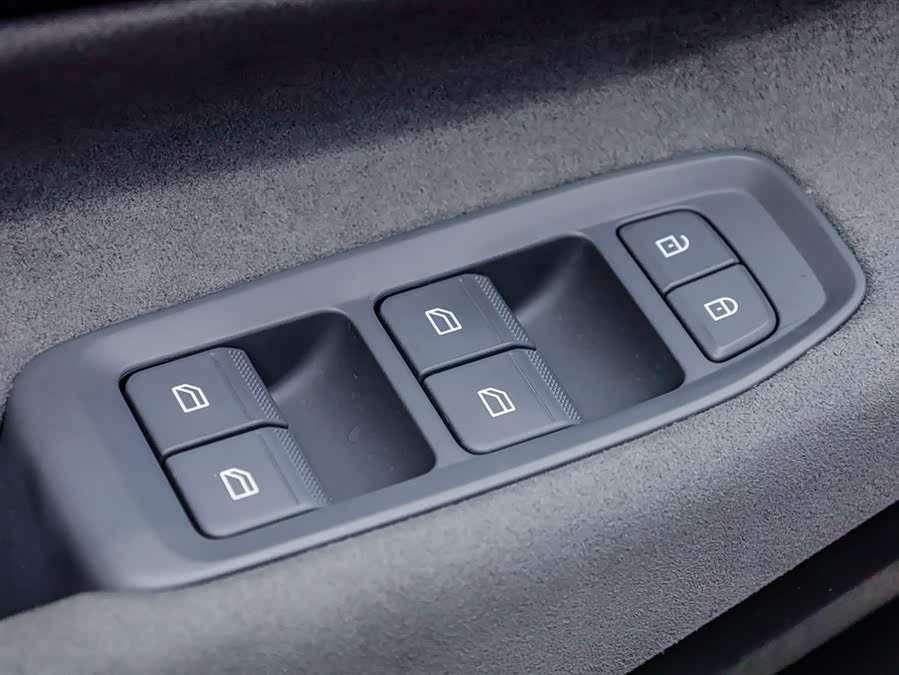 Lynk & Co 08 EM-P 2024 car image #24