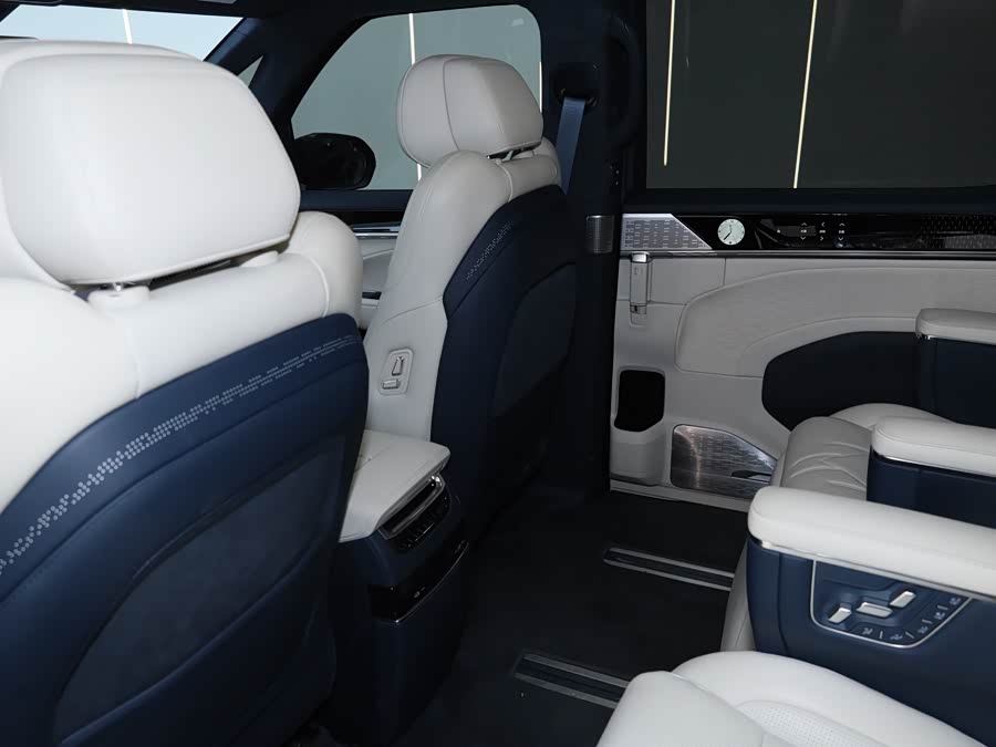 极氪 极氪009 2025 汽车图片 #24