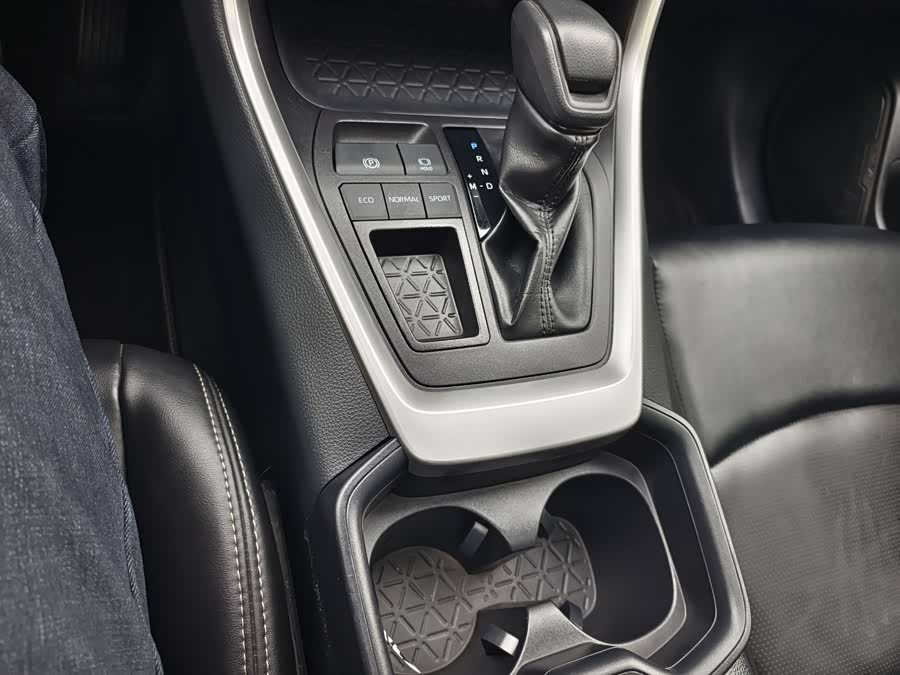 Toyota RAV4 2020 car image #24