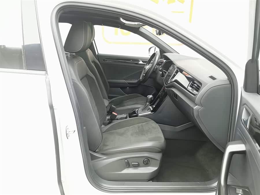Volkswagen T-Roc 2020 car image #24