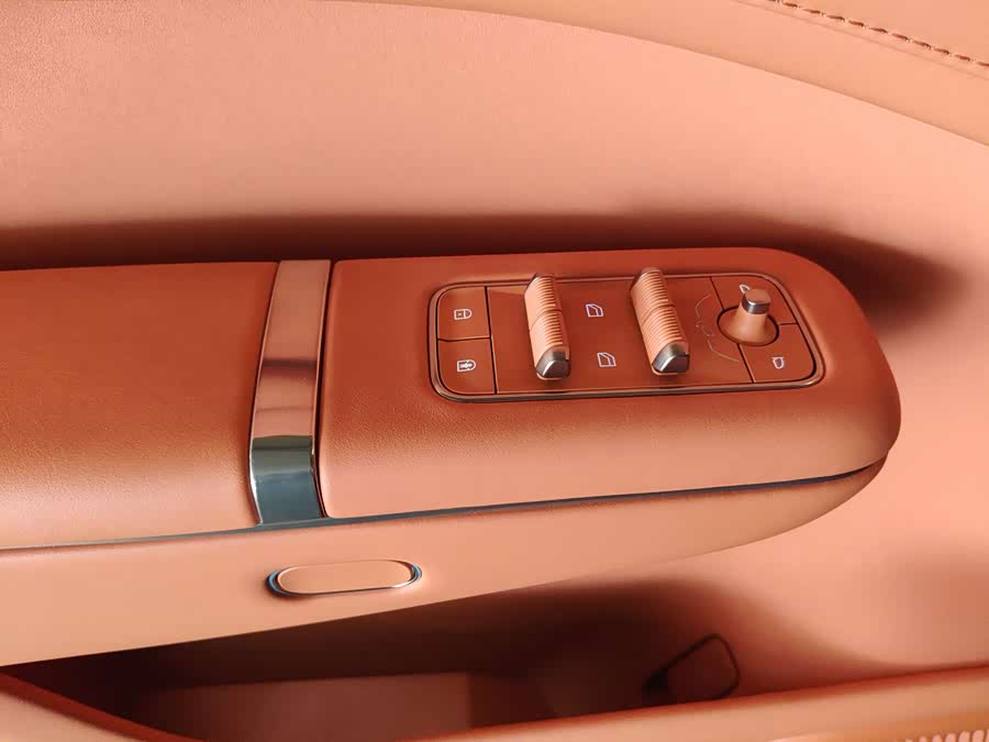 Lynk & Co 900 2025 car image #24