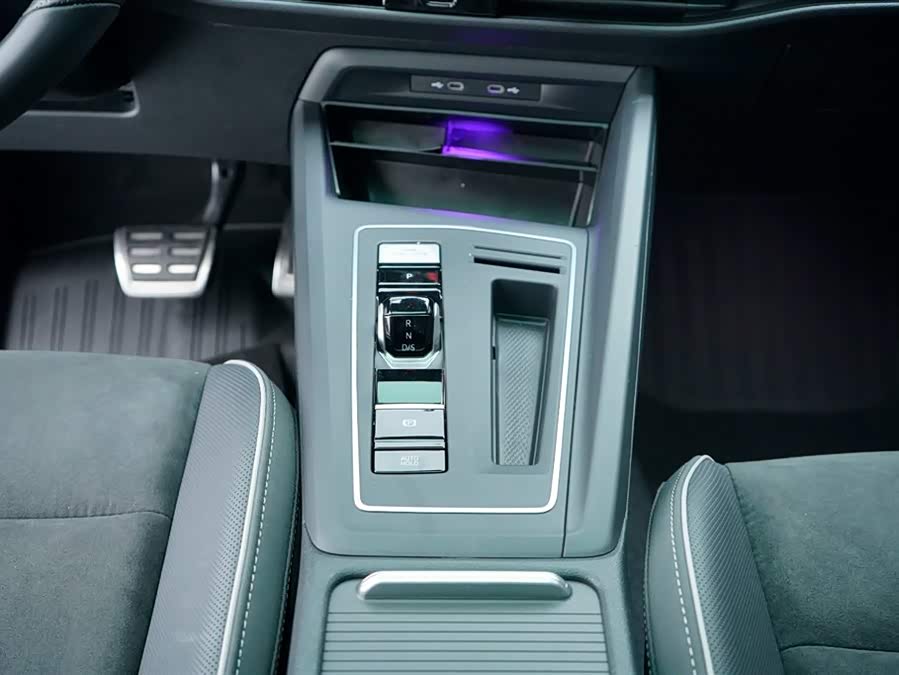 Volkswagen Golf 2022 car image #24