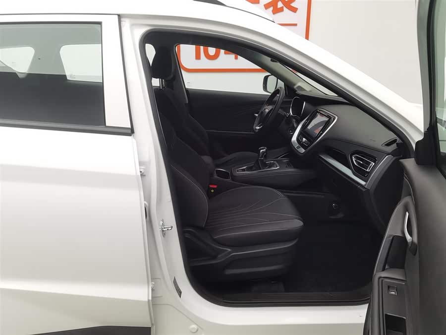 X70M 2022 car image #24