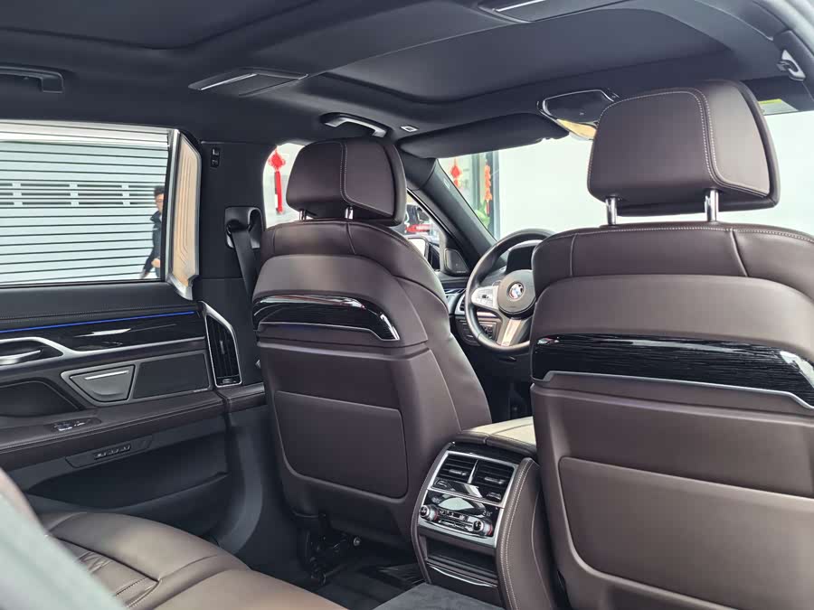BMW 7 Series 2022 car image #24