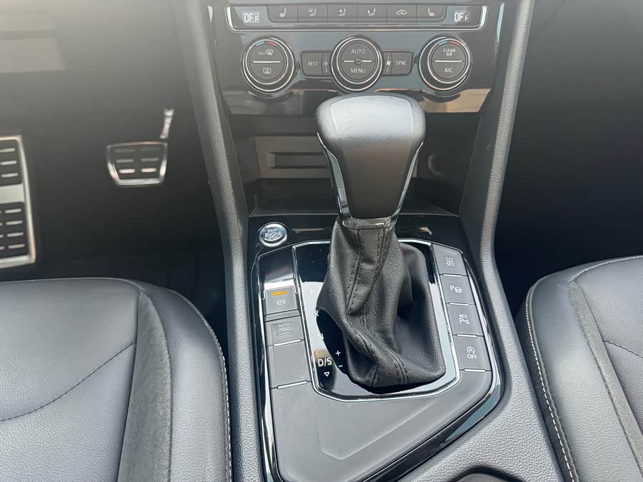 Volkswagen Tiguan L 2021 car image #24