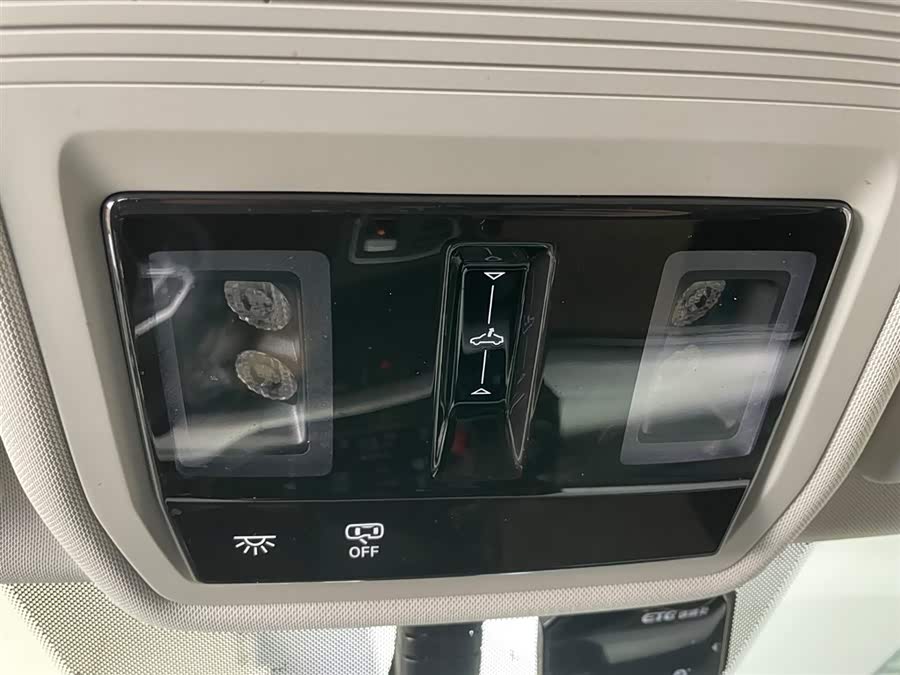Volkswagen Golf 2023 car image #24