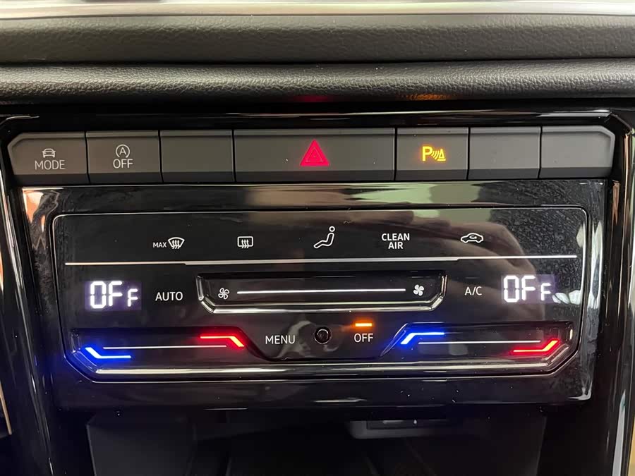 Volkswagen T-Roc 2024 car image #24