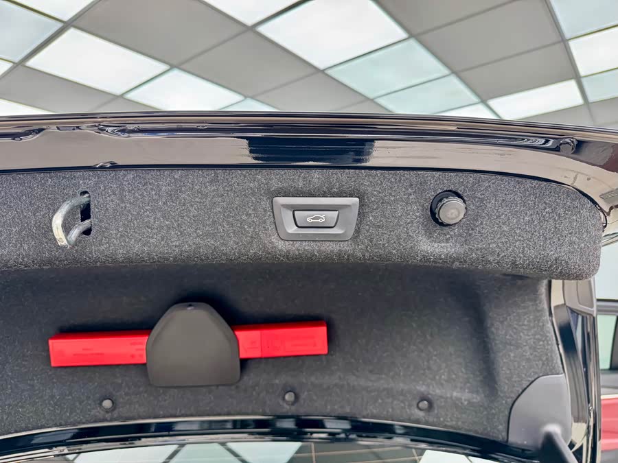 BMW 5 Series 2020 immagine di auto #24