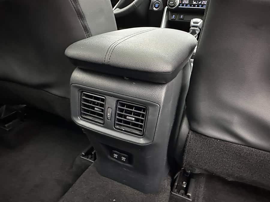 Toyota RAV4 2020 car image #24