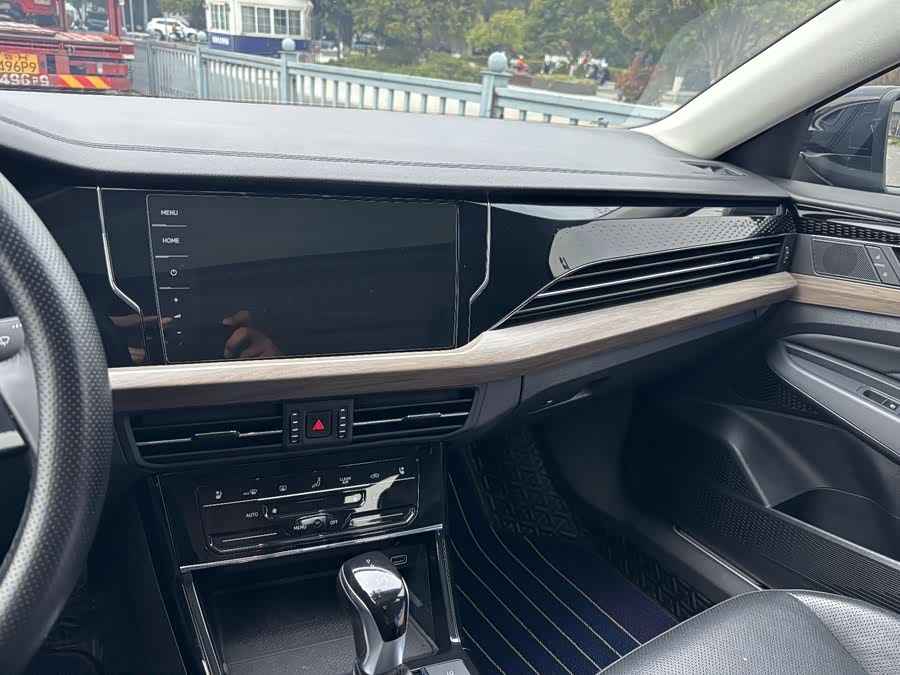 Volkswagen Passat 2021 car image #24