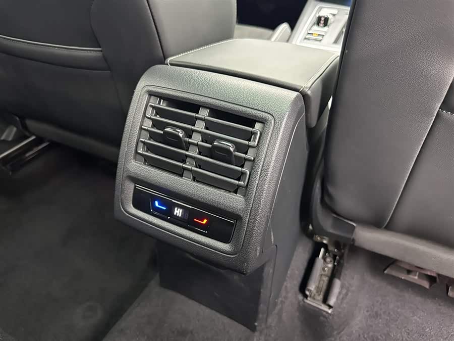 Volkswagen Golf 2020 car image #24
