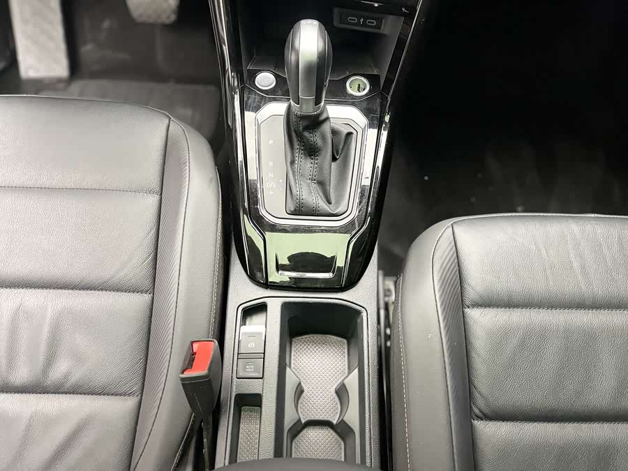 Volkswagen T-Roc 2022 car image #24