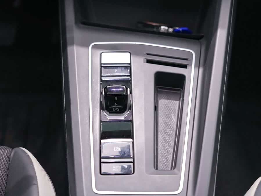 Volkswagen Golf 2022 car image #24